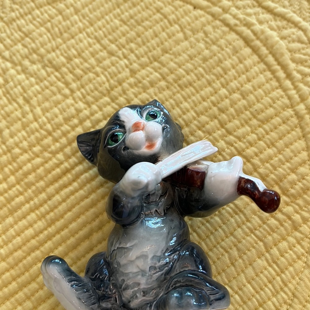Whimsical Goebel cat playing a fiddle figurine, vintage, gray and white, ceramic